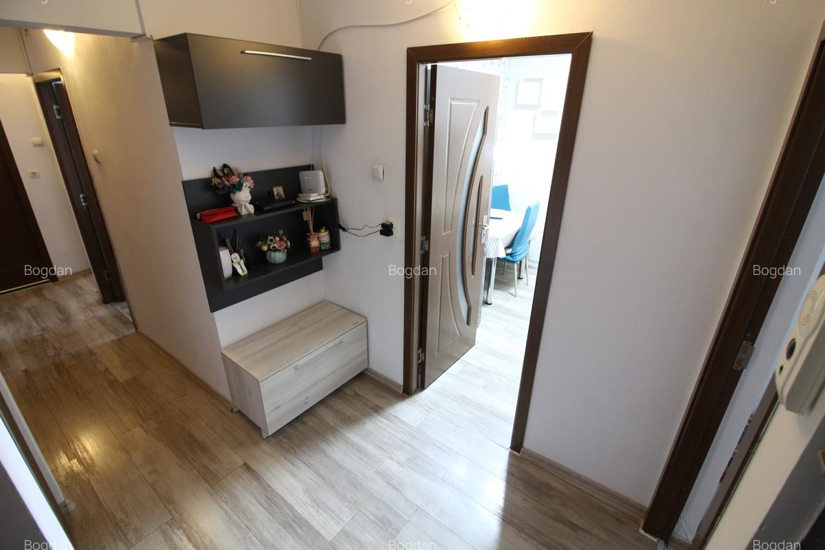 Ap. 3dec. Micro 17, etaj 3, renovat, mobilat si utilat - 3