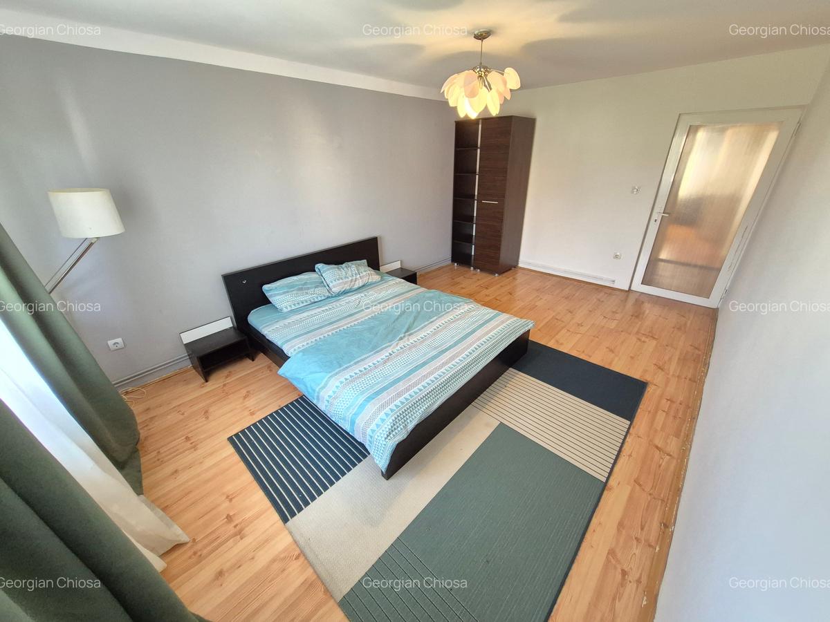 2 Cam-Aradului-3 Min Iulius Town--Mobilat-Centrala-Balcon--Aer conditionat-54 MP - 3