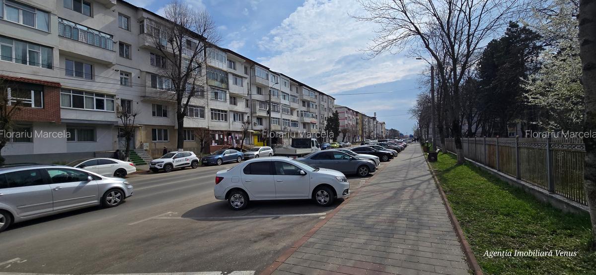 Spatiu comercial central la strada circulata - 1