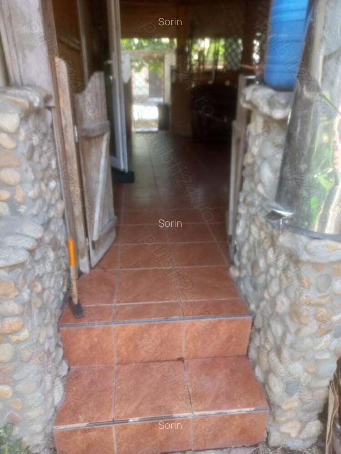 Vind casa formata din doua cladiri,in Prin?u Turcesc - 10