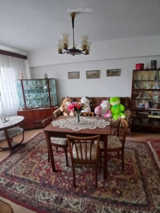Vand apartament cu 4 camere - 1