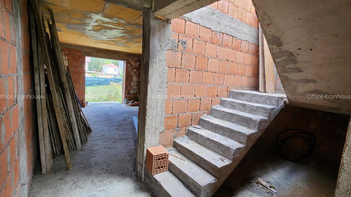 Apartament cu 3 camere în Tractorul - 22