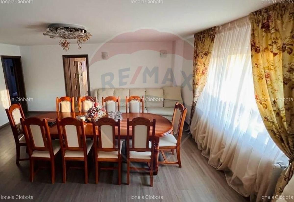 Casa / Vila cu 10 camere de vanzare in Moieciu de Jos - 6