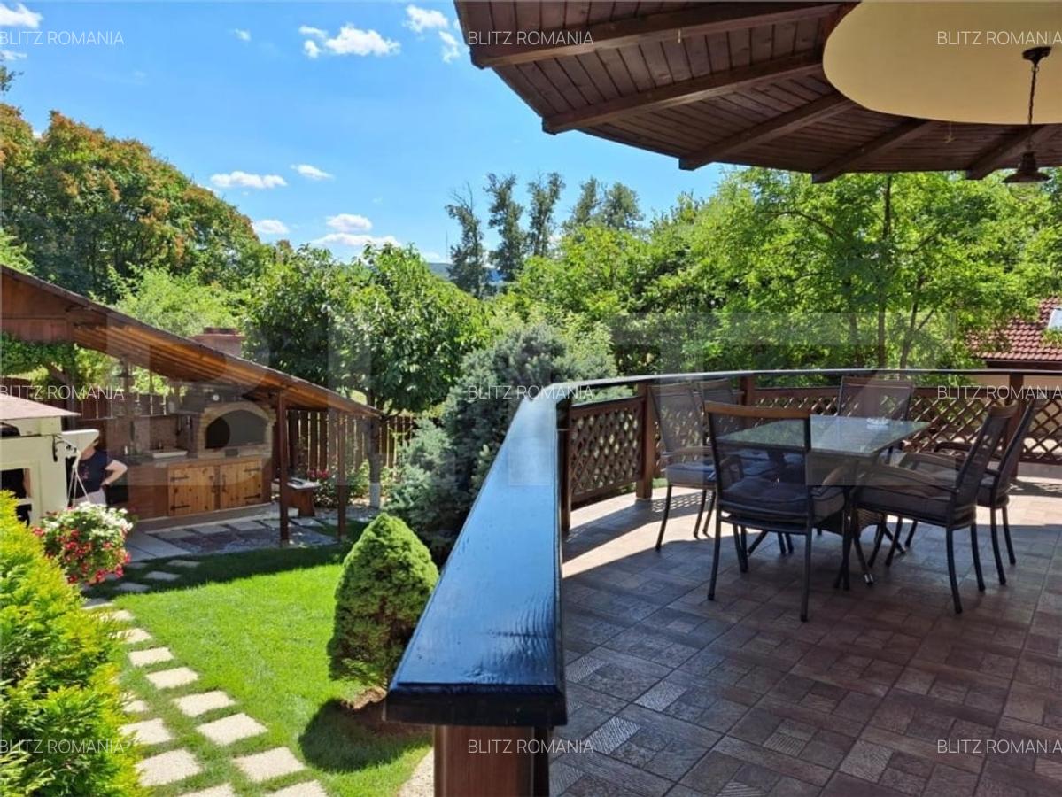 Vila exclusivista, zona Plopii fara Sot, garaj crama finisare si utilare de top - 2