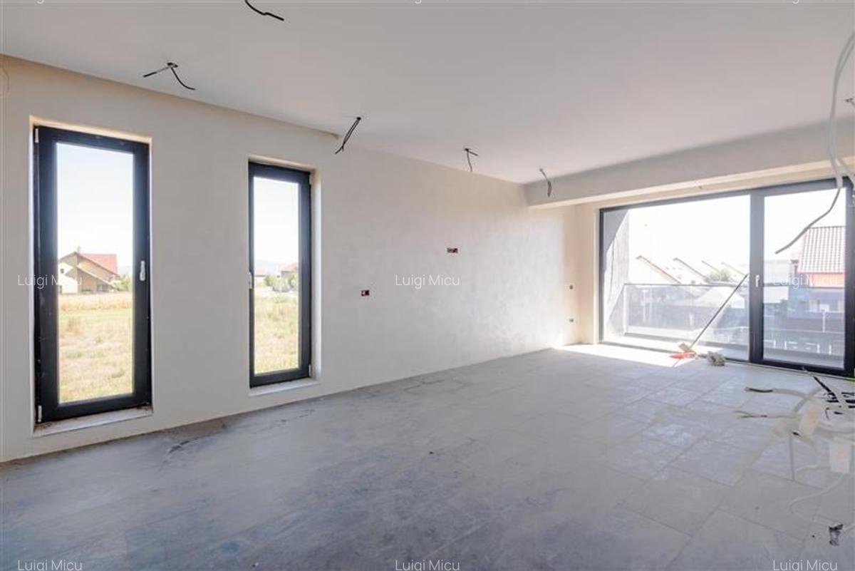 Casa noua in Harman, cu arhitectura moderna si spatii vitrate - 15