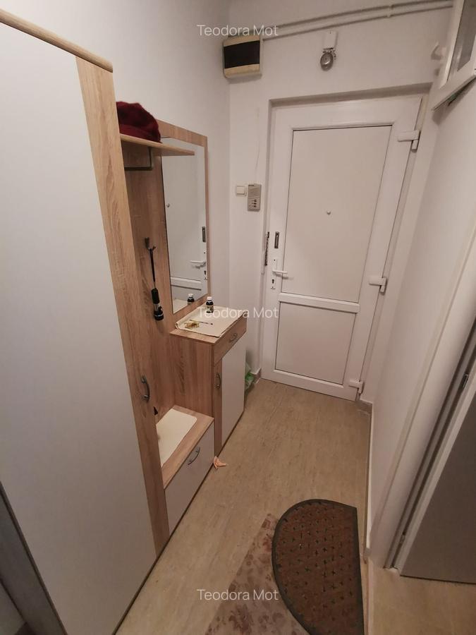 Apartament cu 3 camere semidecomandat, mobilat în Central - 13
