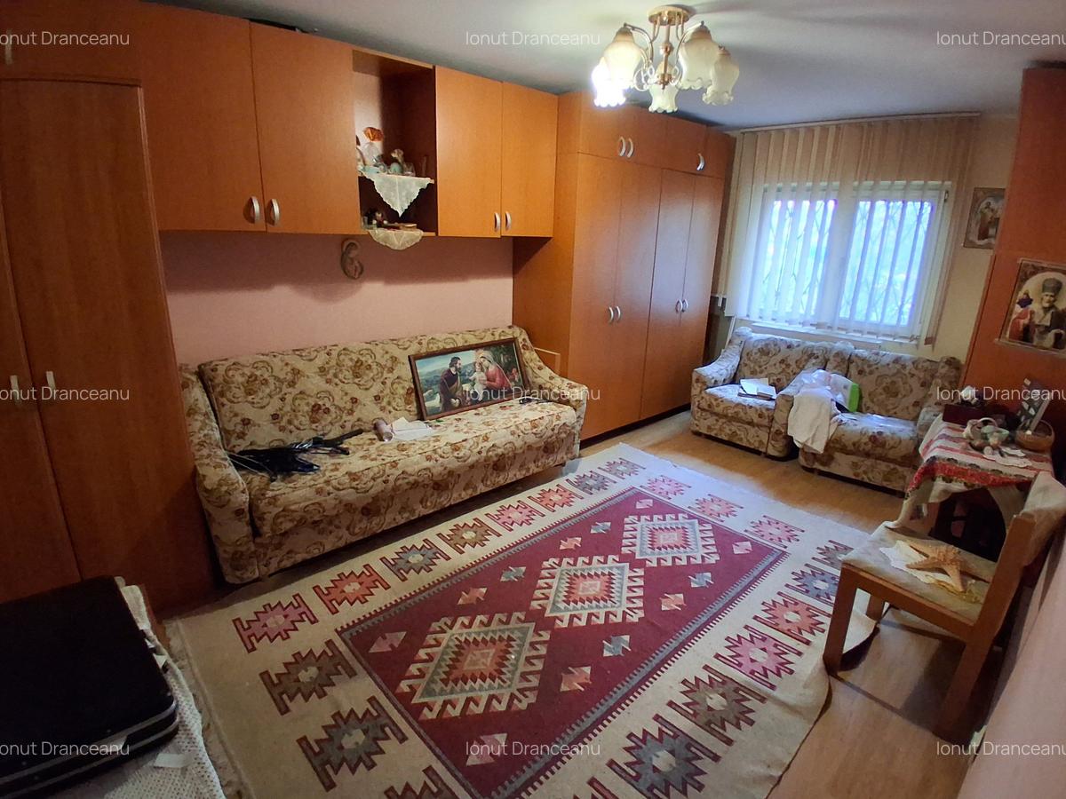 CANTA PROFI 2 CAMERE DECOMANDAT PARTER 48 MP BLOC 1980  COD 160529 - 1