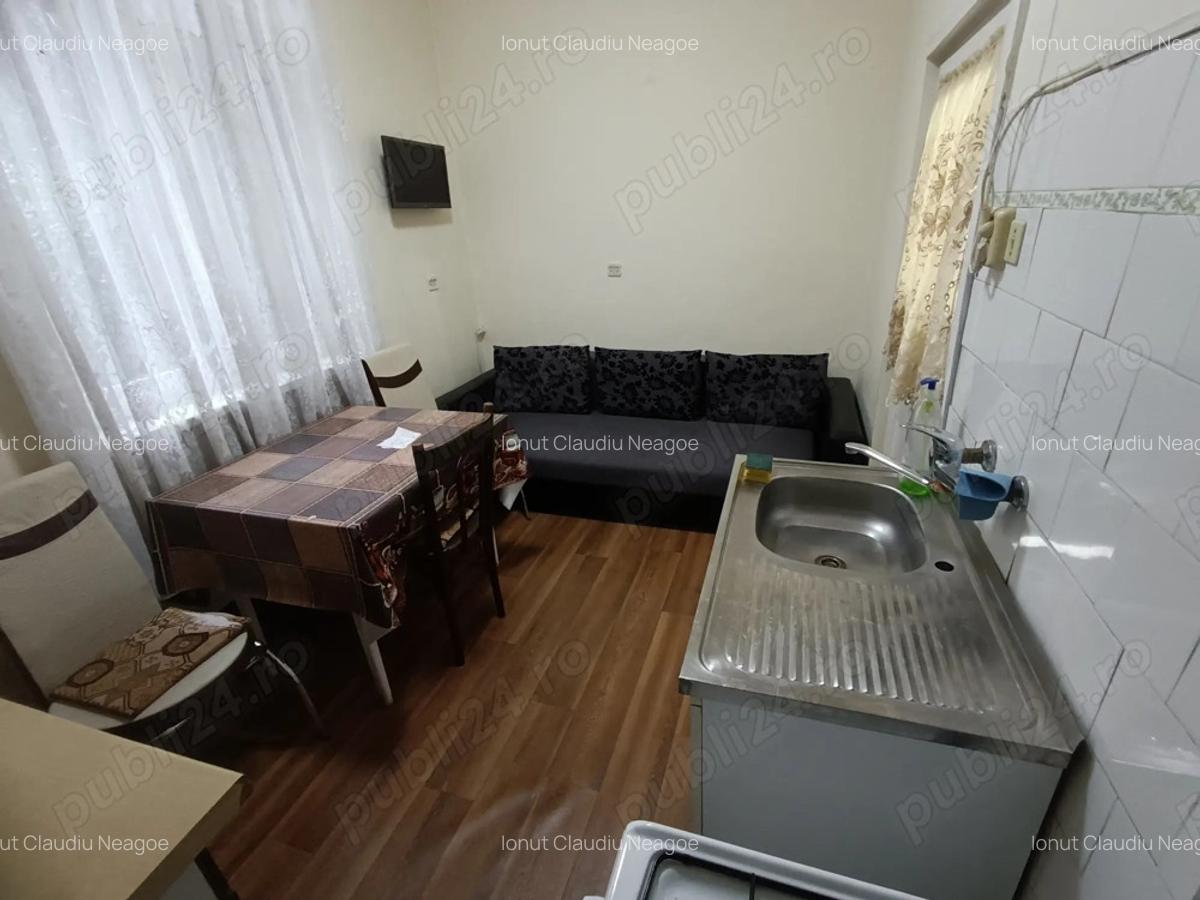Garsoniera spa?ioasa de vanzare in zona istorica a Bra?ovului - 4