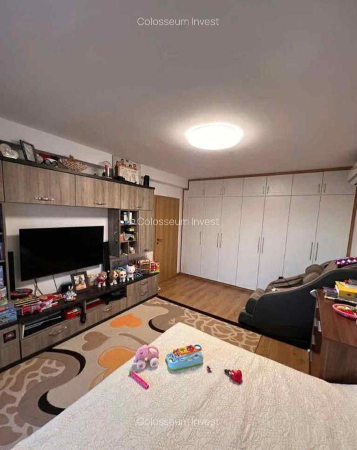 Apartament 2 camere, decomandat - zona Tractorul - 2