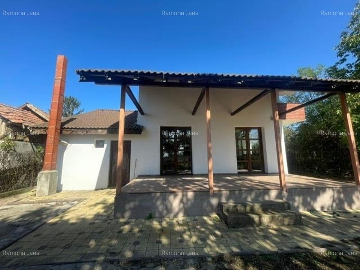 Casa solida, moderna si luminoasa; liniste totala in natura! - 14