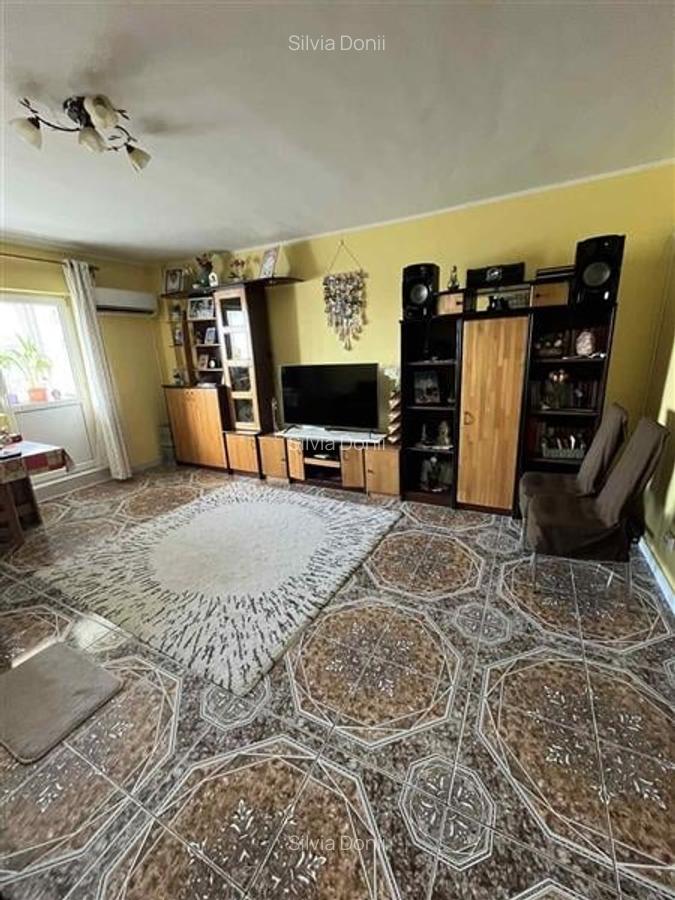 Apartament spatios cu 3 camere - decomandat - Unirii - 2