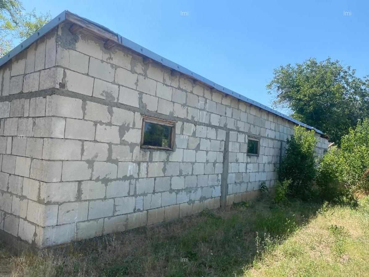 Vand casa caramida cu fundatie beton  +anexe +cladire anexa BCA +teren 3000 mp - 2