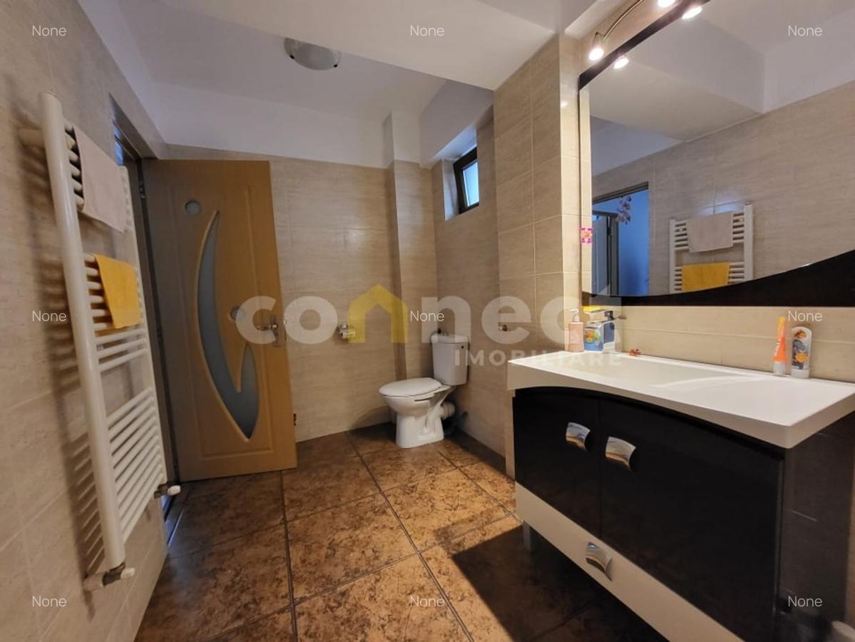 Apartament de 2 camere, semidecomandat, cu parcare. - 12