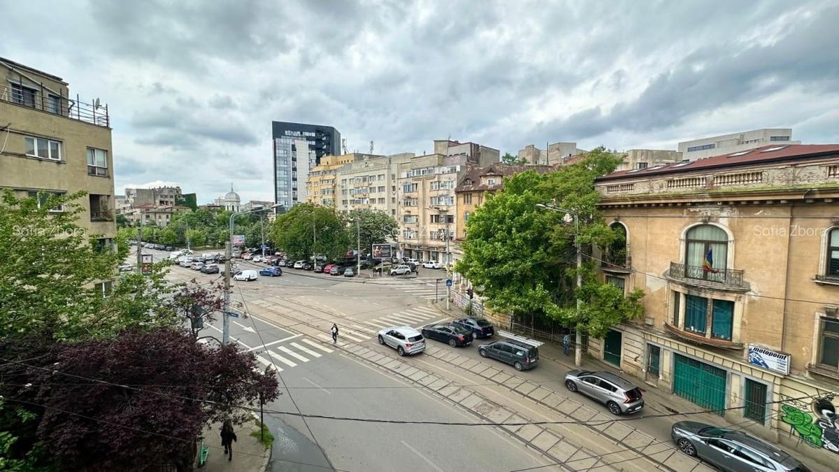 Apartament cu 4 camere decomandat în P-ța Unirii - 1