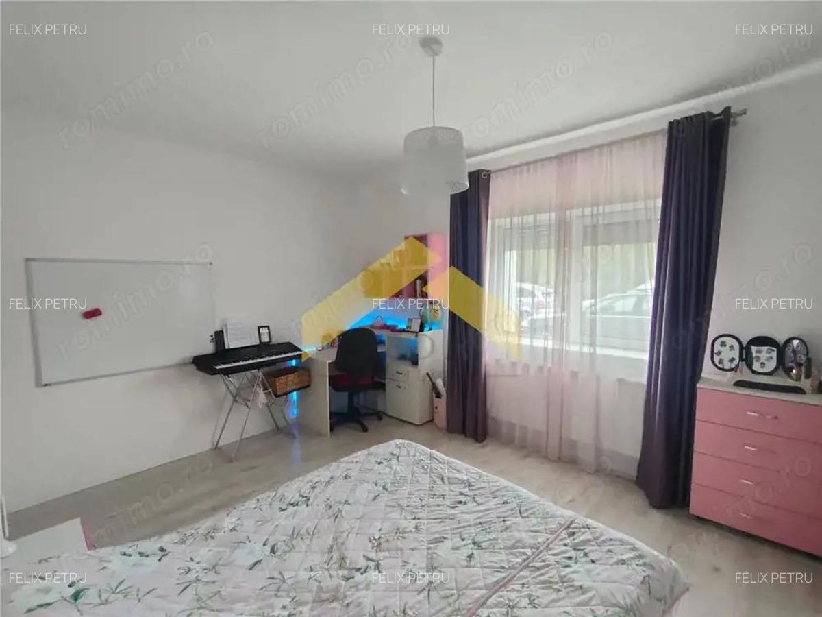 Casa de vanzare la sol cu 5 camere localitatea Zimandu Nou - 14