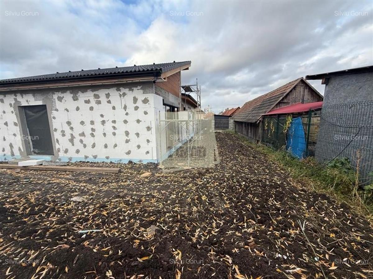 Casa individuala cu 4 camere 3 bai si 390 mp teren in Sura Mica - 9