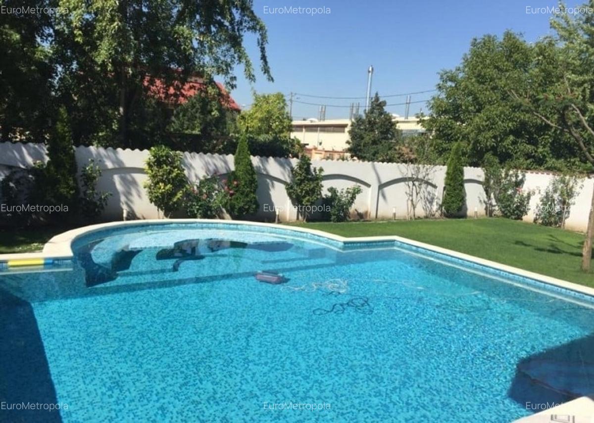 Casă cu 8 camere în Băneasa - 1