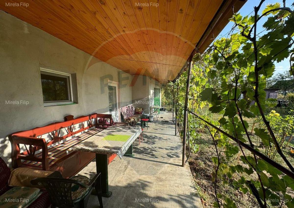 CASA cu TEREN generos in COL?IREA - 4 CASA cu TEREN generos in COL?IREA - 4