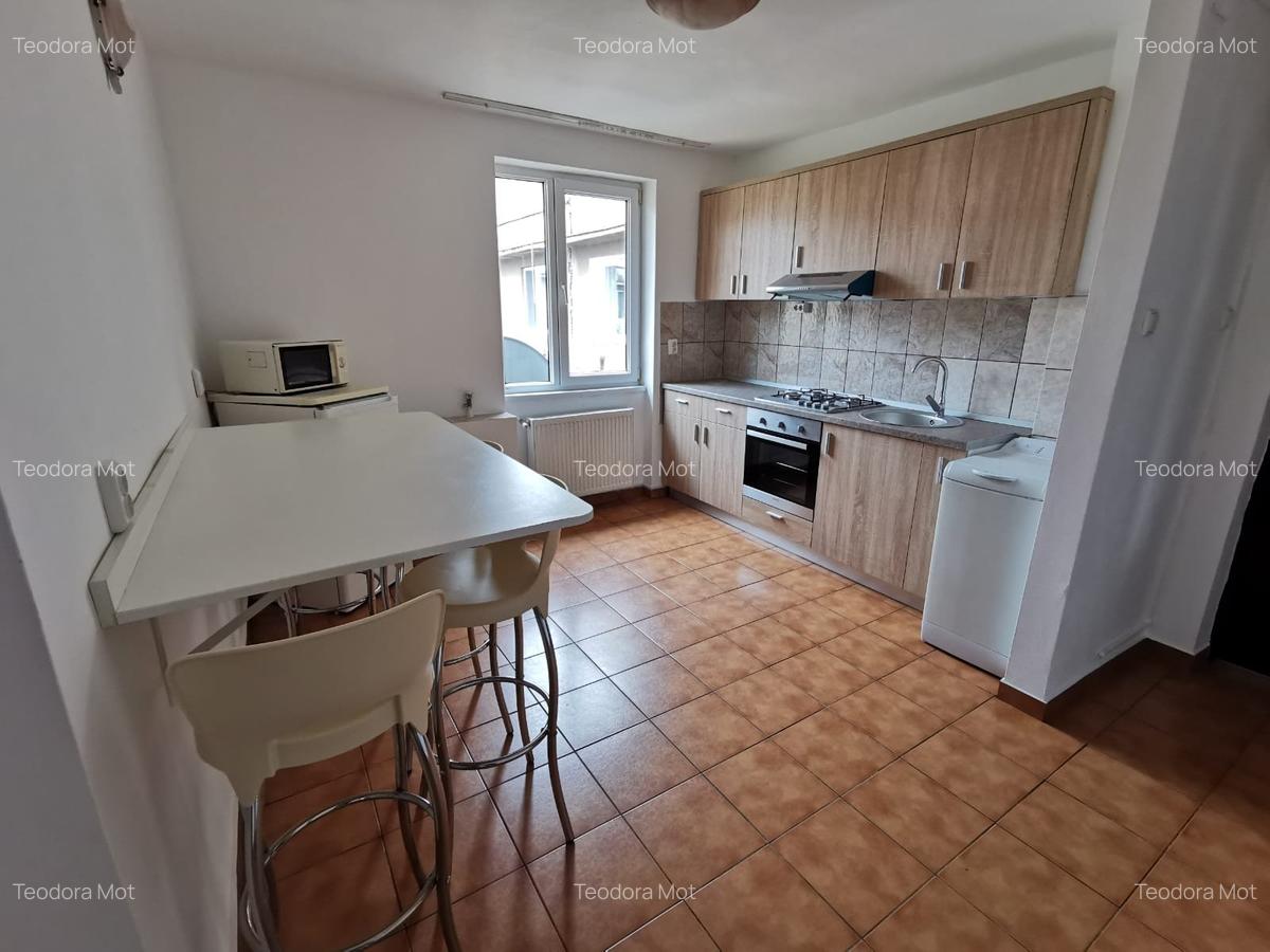 Apartament cu 2 camere decomandat în P-ța Victoriei - 9