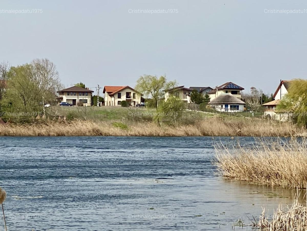 Teren vedere panoramica partial lac si padure, central,  toate utilitatile - 8