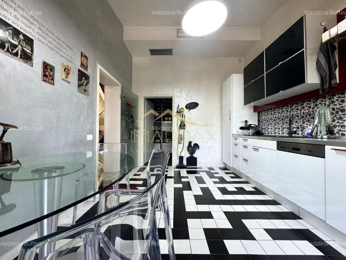 Vila cu 5 camere *344mp* + 800mp Teren // Zona Bucurestii Noi - 14