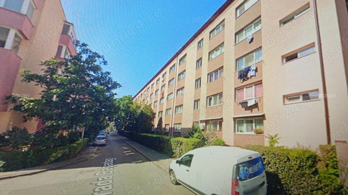 Proprietar vand garsoniera 17 mp, zona UMT str Babadag nr 2 - 8