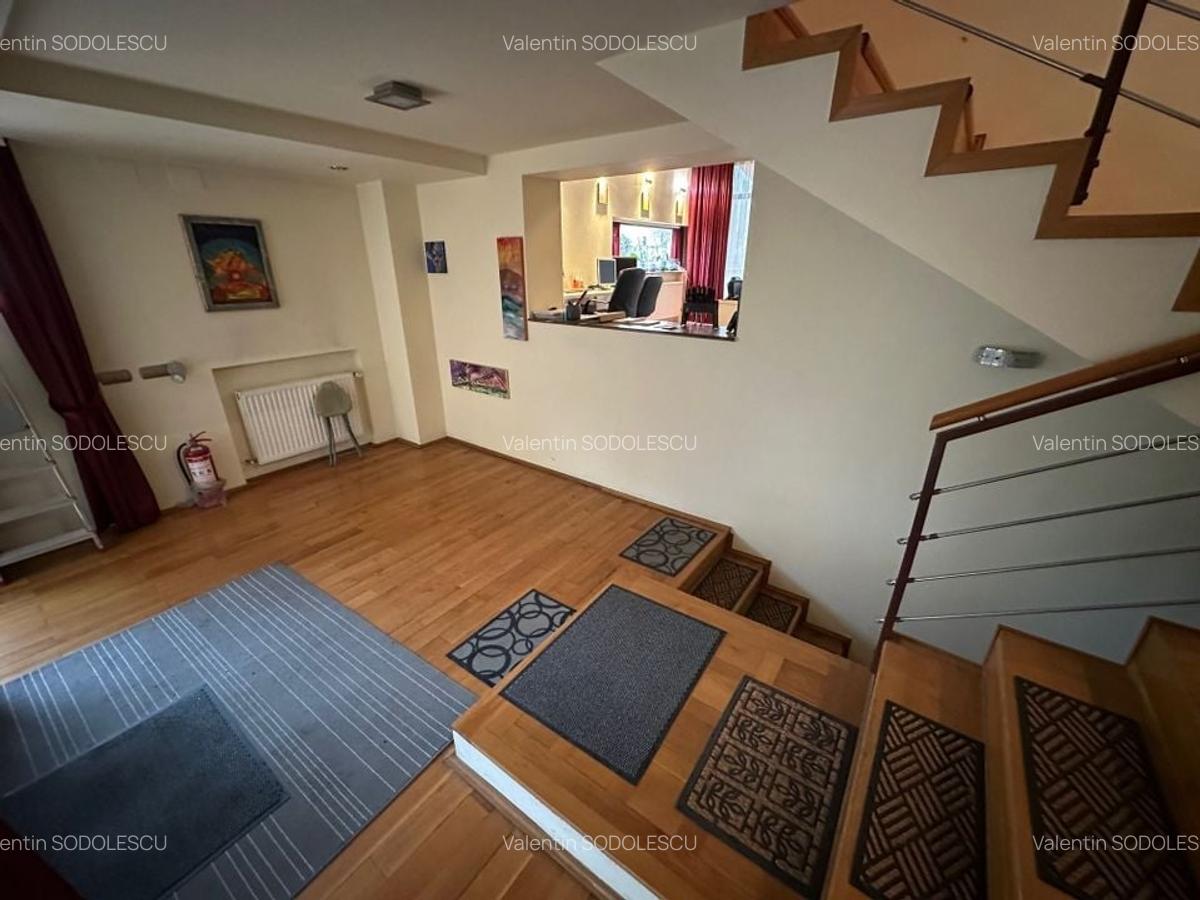 Casă / Vilă cu 6 camere în zona  Calea Aradului - 24