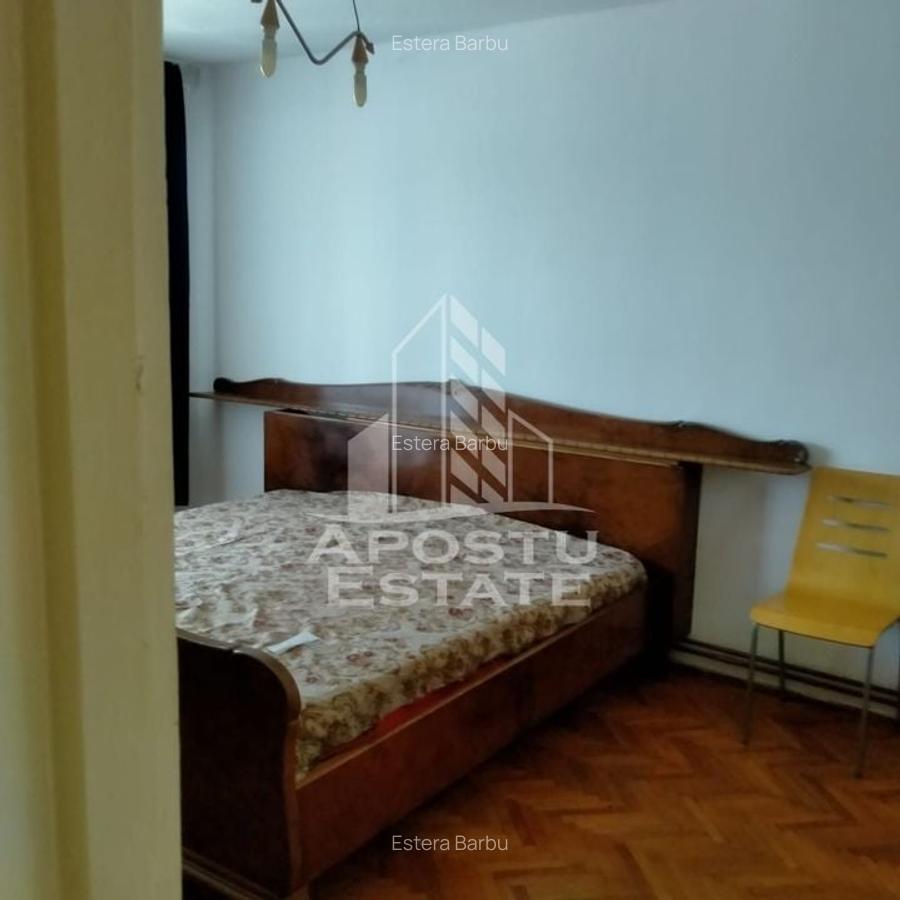 Apartament 3 camere, decomandat cu centrala proprie langa Medicina - 1