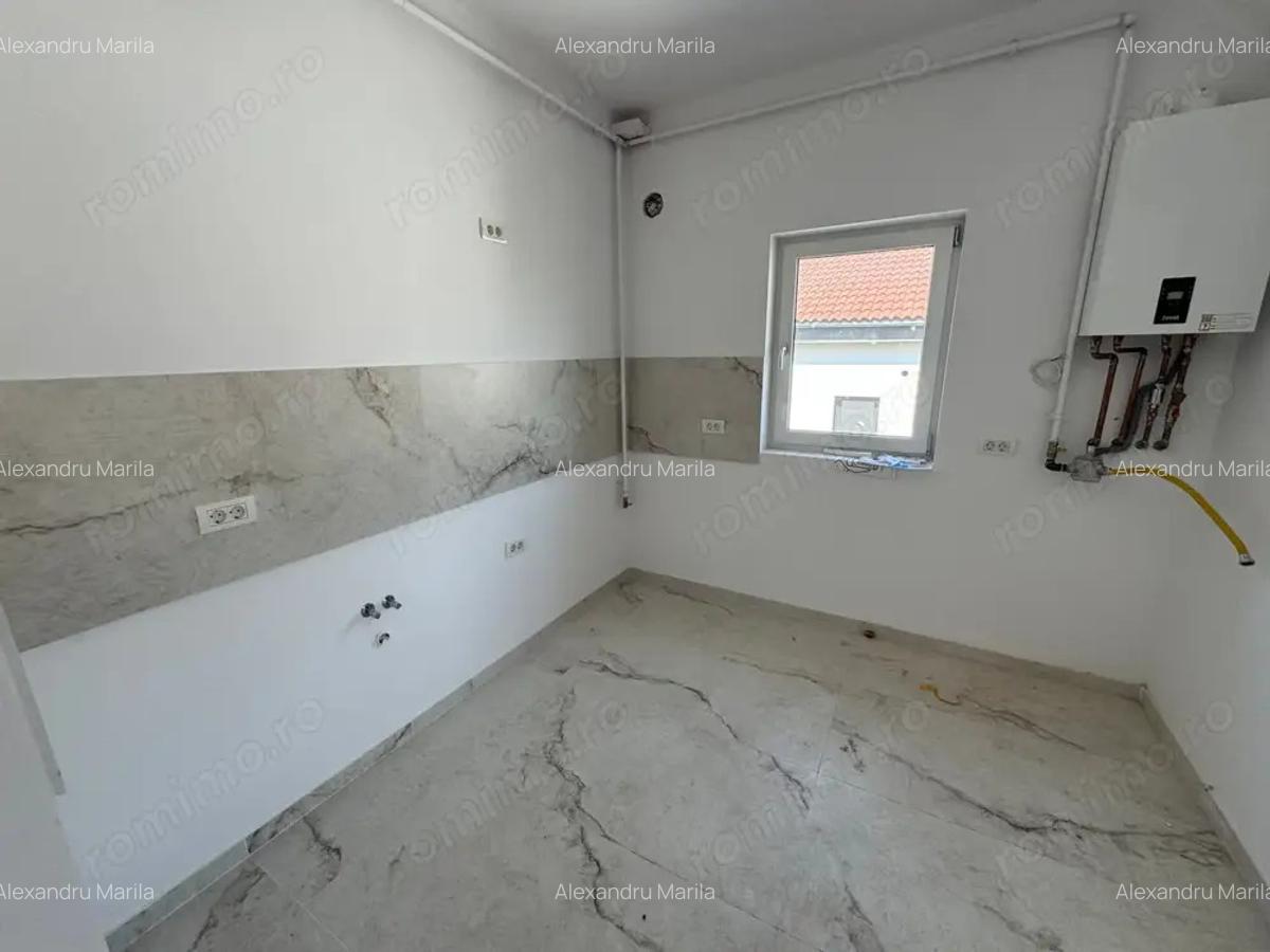 Disponibil imediat. Strada asfaltata. Posibilitate modificare in 2 camere - 3