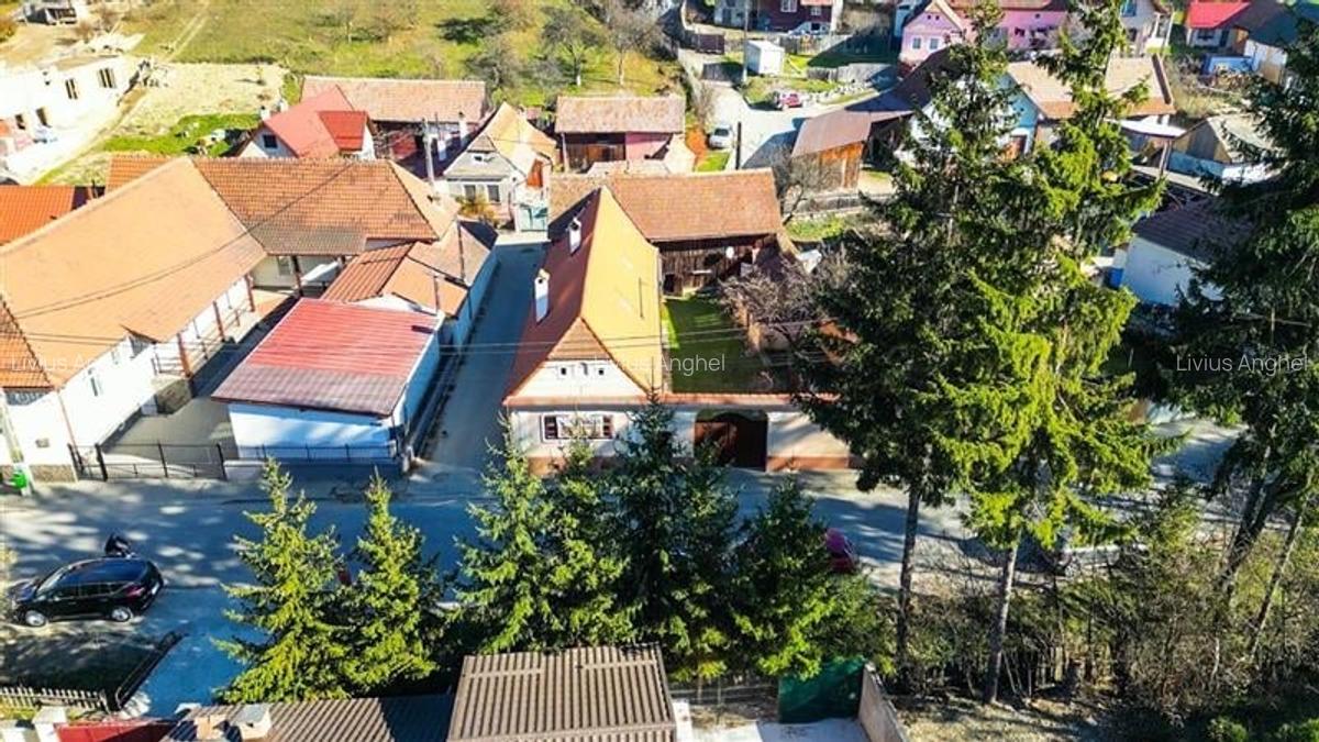 Resedinta traditionala saseasca restaurata, situata in inima localitatii - FILM! - 27