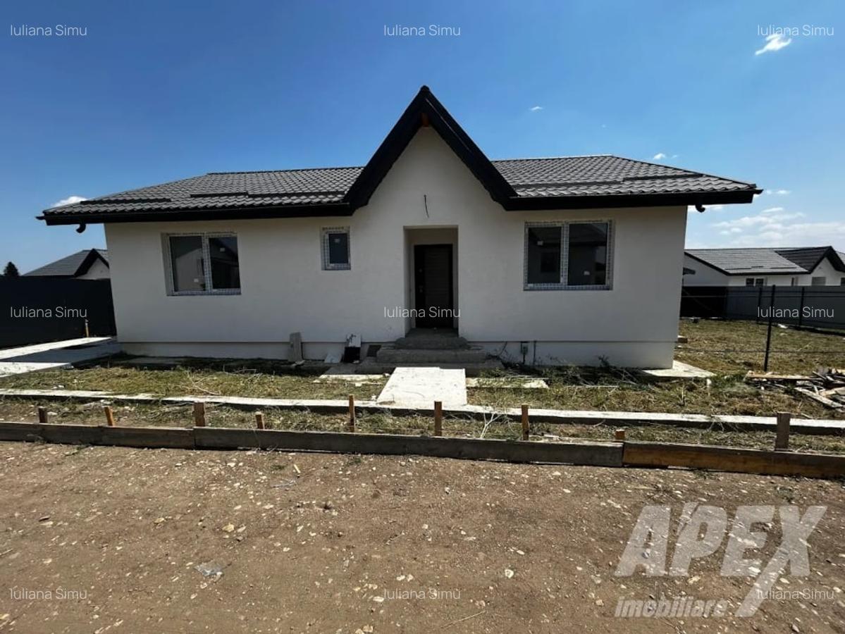 Vanzare casa parter  cu 4 camere Vedere la lac| Crevedia -Strada Caisului - 1