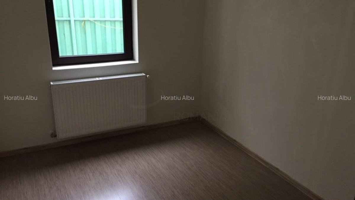Apartament cu 3 camere semidecomandat în Titulescu - 10