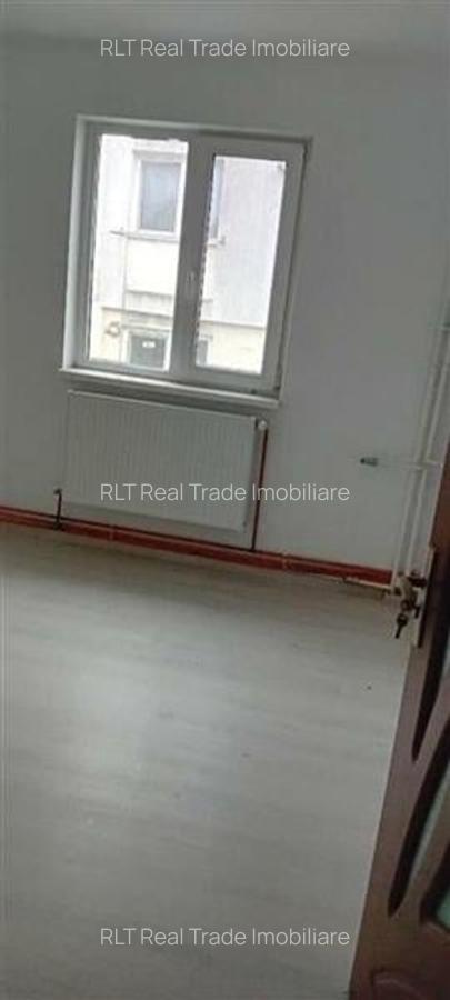 Apartament cu 2 camere semidecomandat în Tractorul - 4