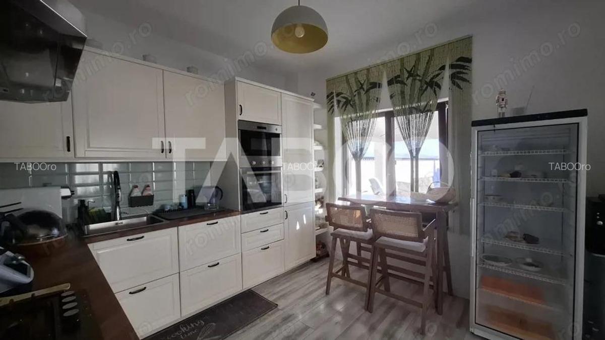 Casa individuala de vanzare 5 camere 172 mp utili 463 mp teren Sibiu - 1