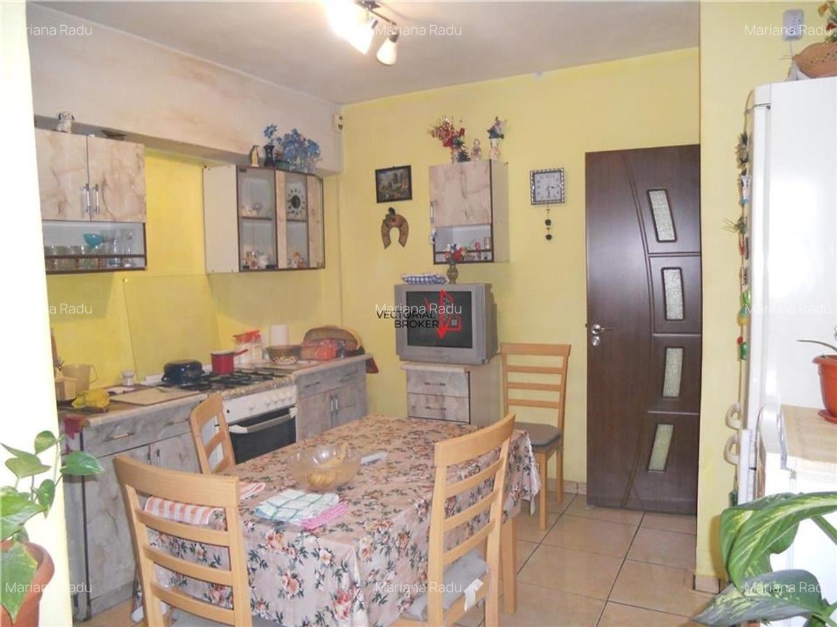 4 camere, decomandat, 90mp, bloc 1984,  Basarabia - Diham - 2