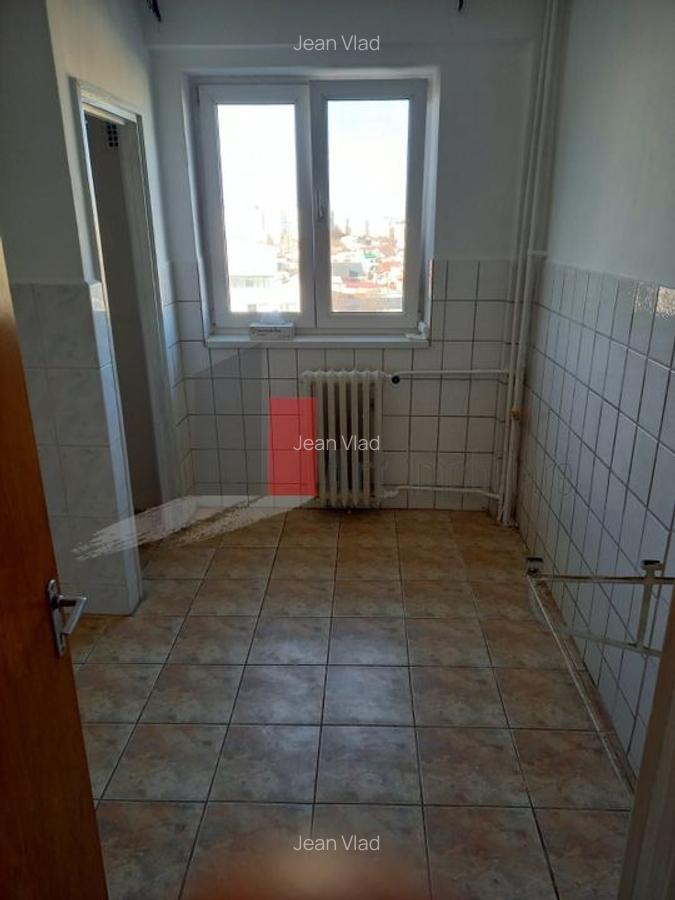 Apartament cu 3 camere semidecomandat în Titulescu - 12
