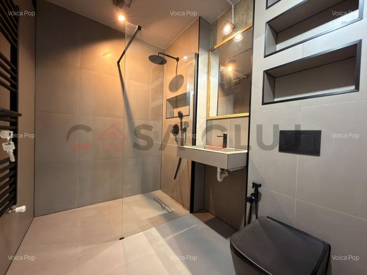 La Cheie, Manastur, Piata Flora!! - 4