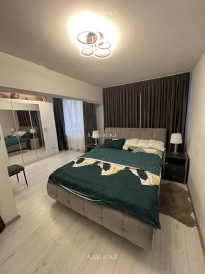 Apartament cu 4 camere în Central - 1