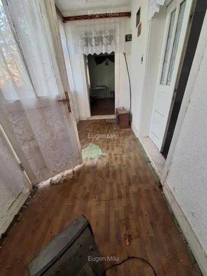 Casa batraneasca de vanzare Comane?ti, cartier Straja la 5 minute de ora? - 9