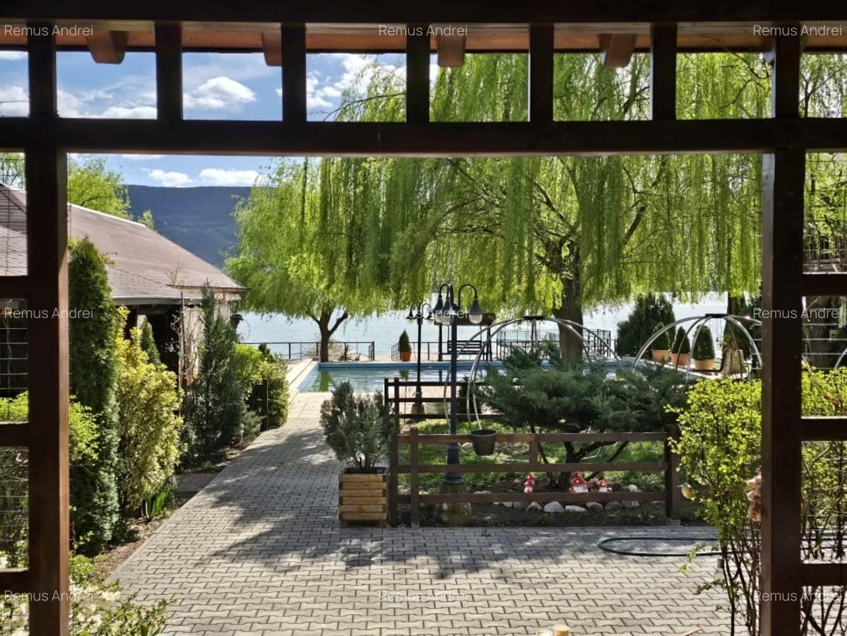 Pensiune Mont Blanc Eselnita Clisura Dunarii Comision 0 - 3