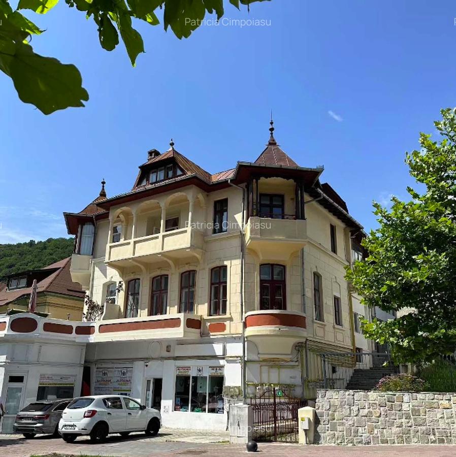 Apartament de vânzare, 5 camere, lângă Internațional, Sinaia - 1