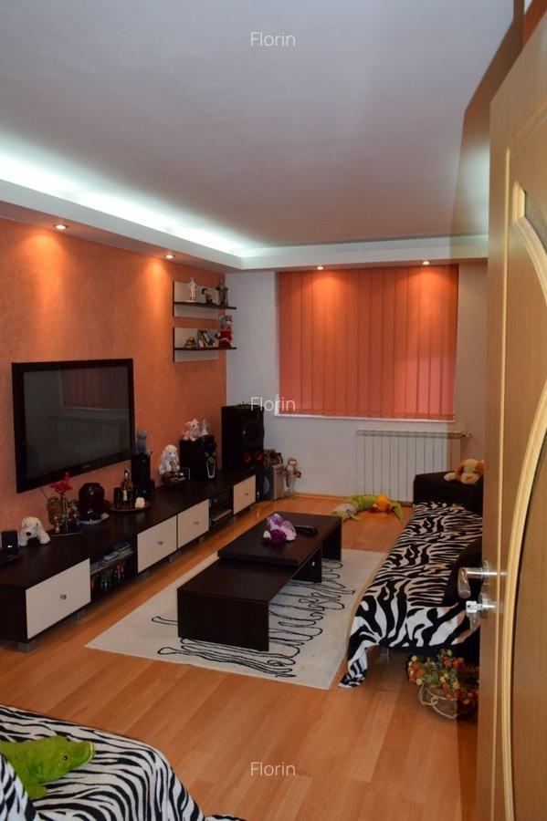 Apartament cu 4 camere semidecomandat în Olteniței - 2