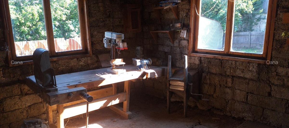 Casa, teren ?i anexe. In Boto?ani, Un?eni, Burle?ti - 16