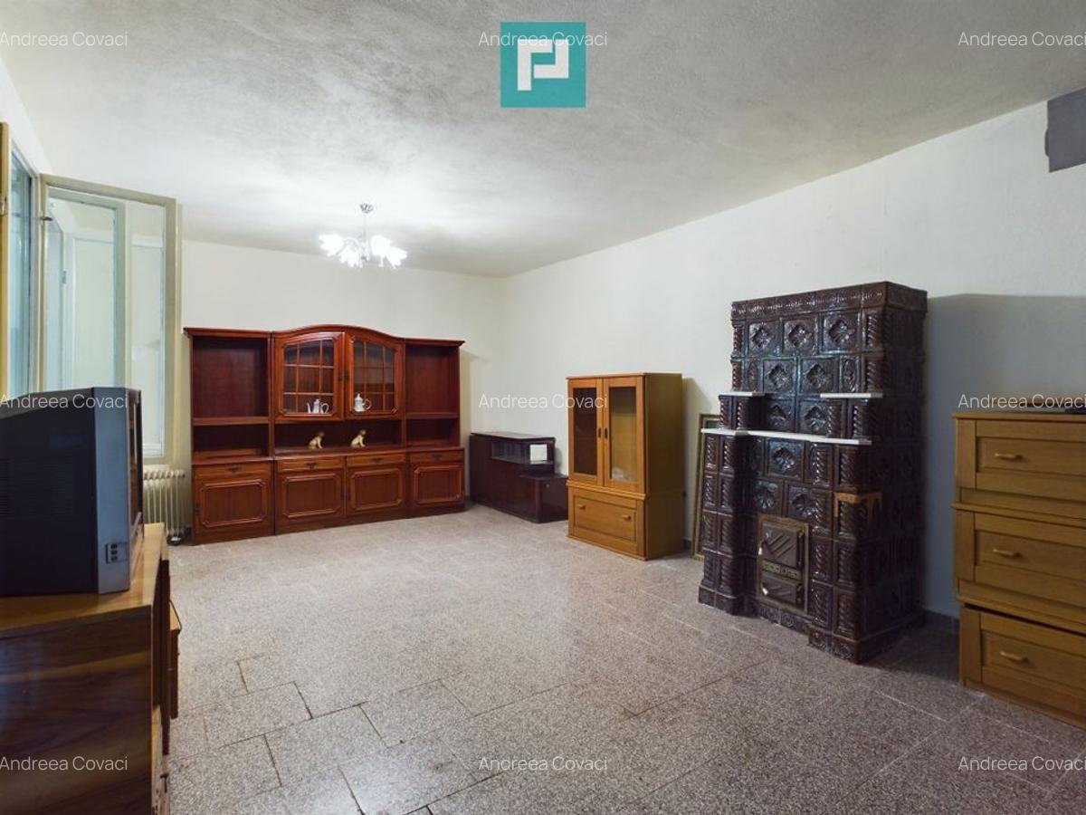 Casă cu 8 Camere în Sălăjeni - 4