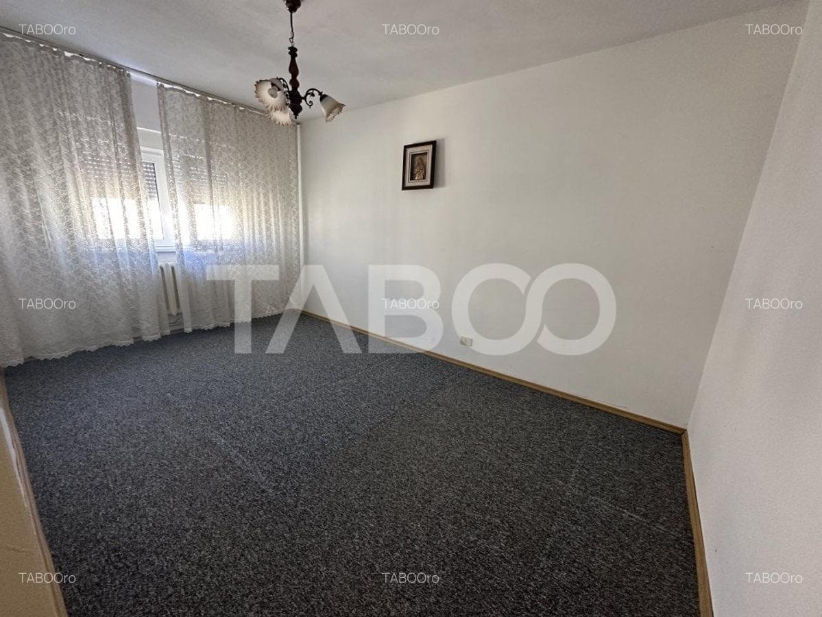 Apartament cu 4 camere decomandat în Periferie - 3