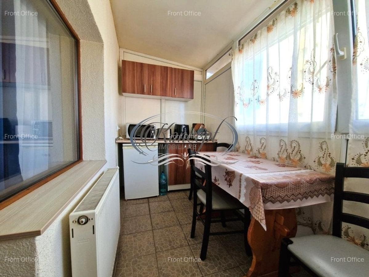 Apartament la casa, zona UMF - 4