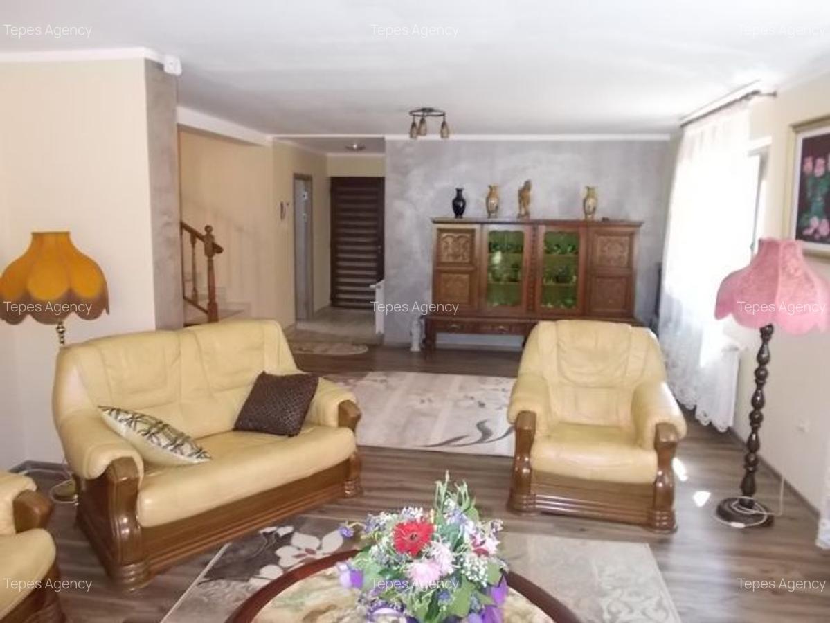 1/2 duplex, lux, Dumbravita, langa sat, P+M, 340 mp teren - 2