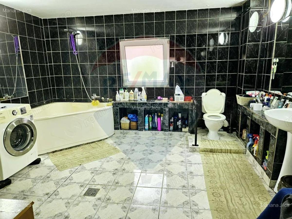 Casa / Vila cu 5 camere de vanzare - 4