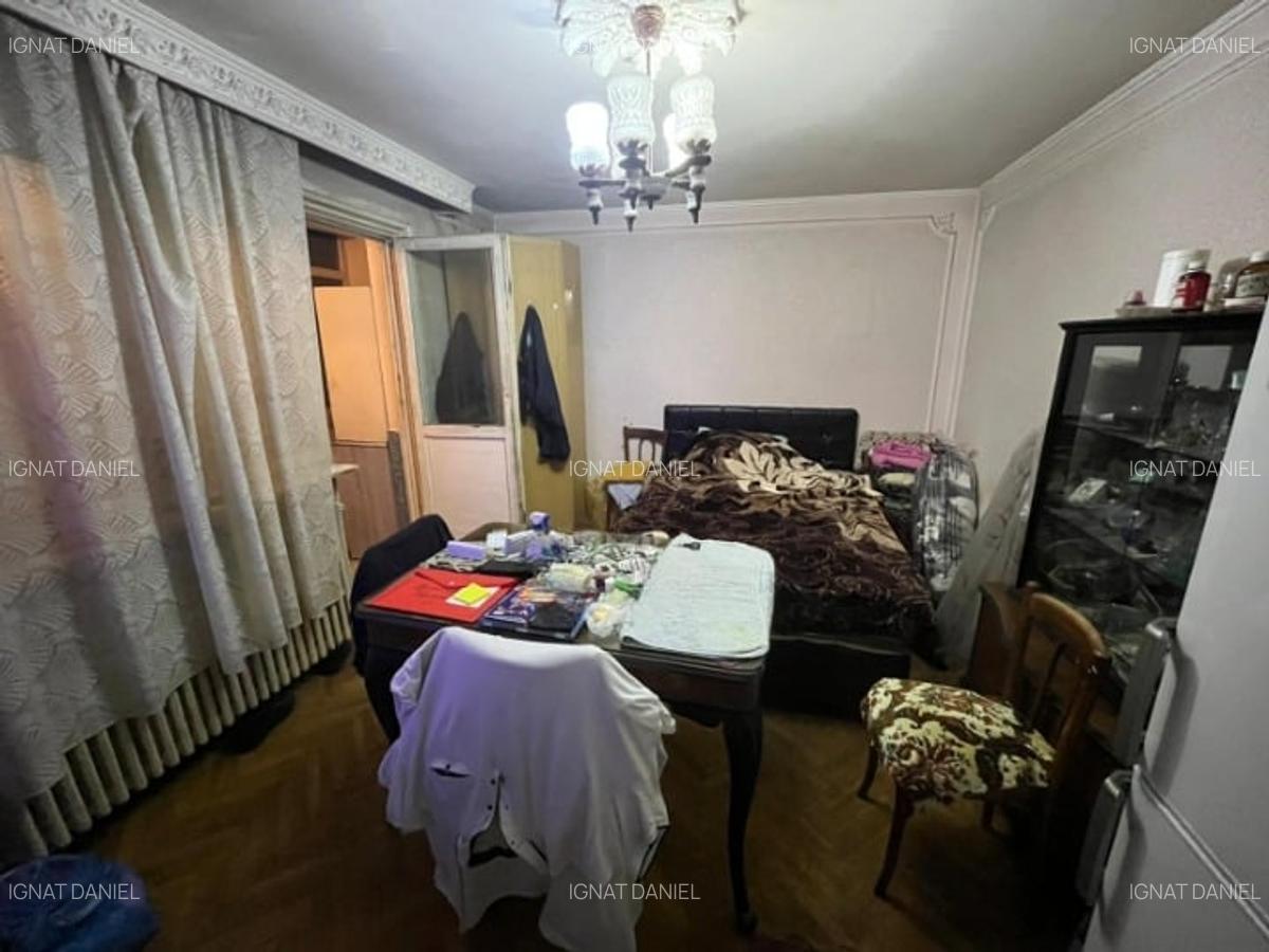 Apartament de 3 camere, decomandat, zona Tatarasi - 2