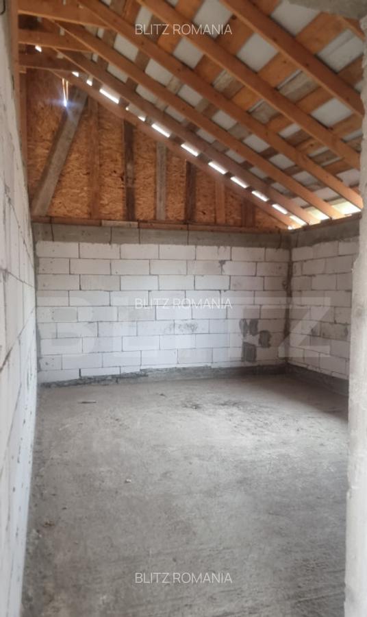 CASA LA ROSU CU TEREN - 27